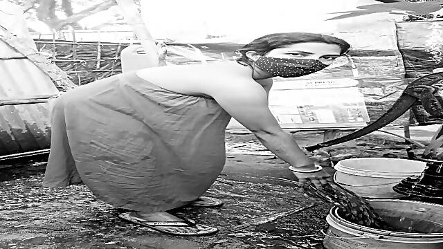 Out Door Desi Aunty Bath in your Home..