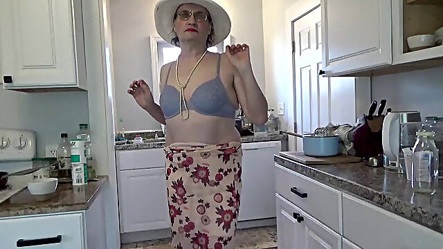 Old ladyboy Serge Lusin. 2026cd