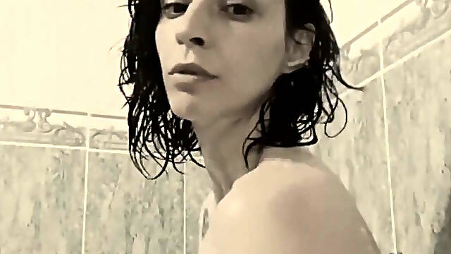 A Delightful Mid-afternoon Bath