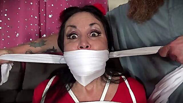 Gina Rae- I am the Worlds Greatest Escape Artist! WMV FILE