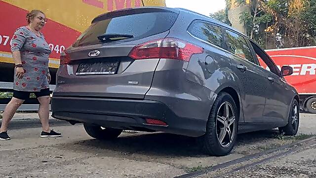 Shaking and bouncing the car while i dance with my friend in it