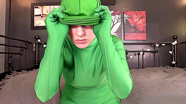 BlackxRose in full-body zentai suit delivers the ultimate zentai experience