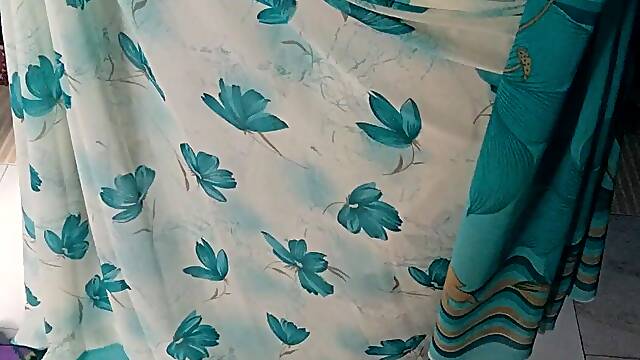 Big MILF Aunty Saree Wearing