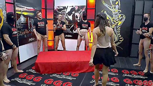 Sperma Service - Hot Brunette with Big Tits Takes on Multiple Guys in a Wild Gangbang