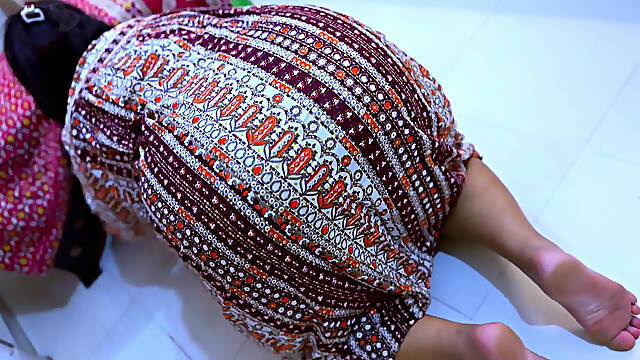 Beautiful Egypt Hot Stepmom Stuck Inside Table Now She Want Rough Anal From Me!