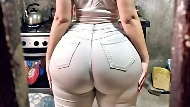 Vecina Big Ass Limpiando