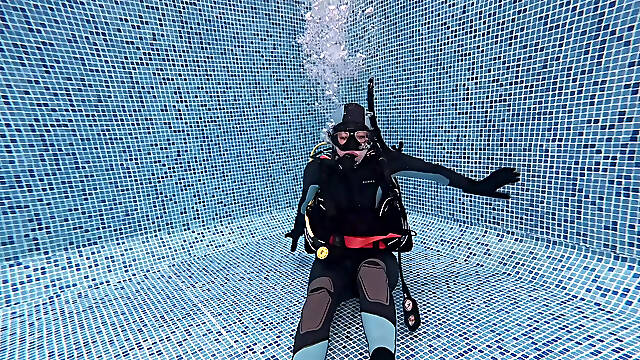 Scuba Wank & Underwater Orgasm