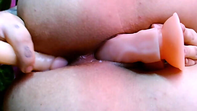 Latina Fucks Her Ass Until She Comes