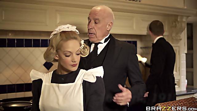 Messy facial ending for Loulou and Rebecca Moore after a 3-way